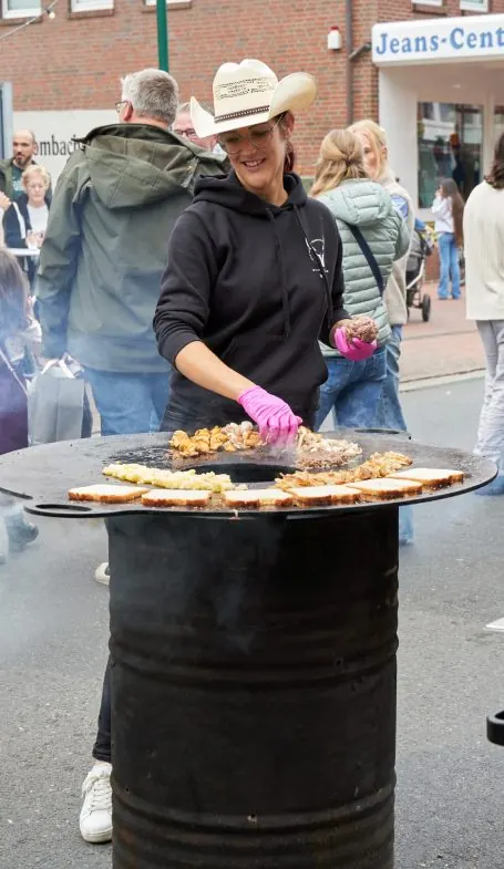 Gäste am Wild Black BBQ Stand während einer Veranstaltung